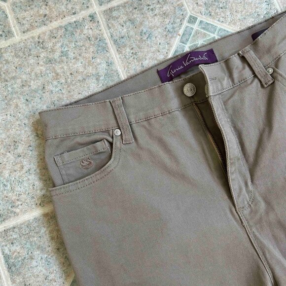 Womens Gloria Vanderbilt Khakis EUC - Picture 5 of 5